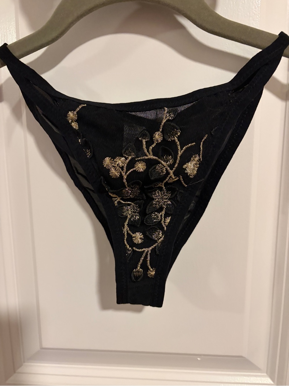 Embroidered Lingerie Set - Picture 3 of 6